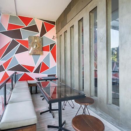 Super Oyo Flagship 91863 Metro House Hotell Surabaya Eksteriør bilde