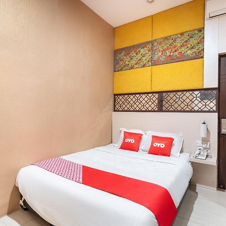 Super Oyo Flagship 91863 Metro House Hotell Surabaya Eksteriør bilde