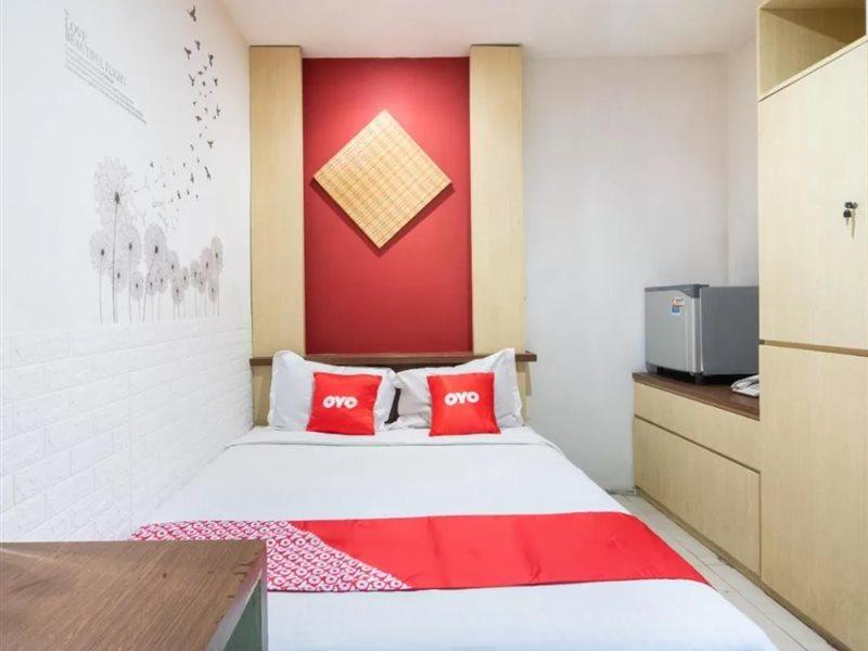 Super Oyo Flagship 91863 Metro House Hotell Surabaya Eksteriør bilde