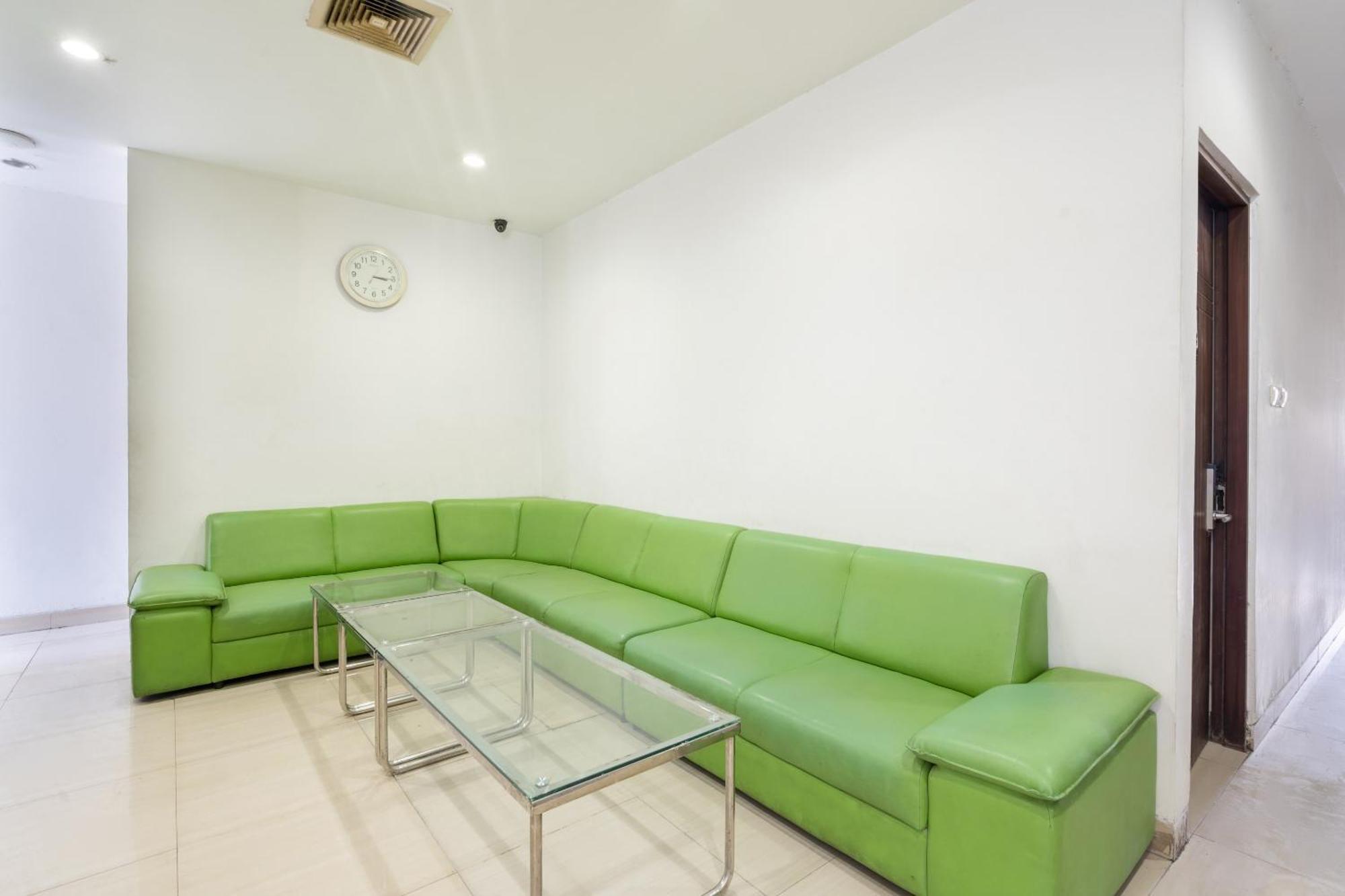 Super Oyo Flagship 91863 Metro House Hotell Surabaya Eksteriør bilde