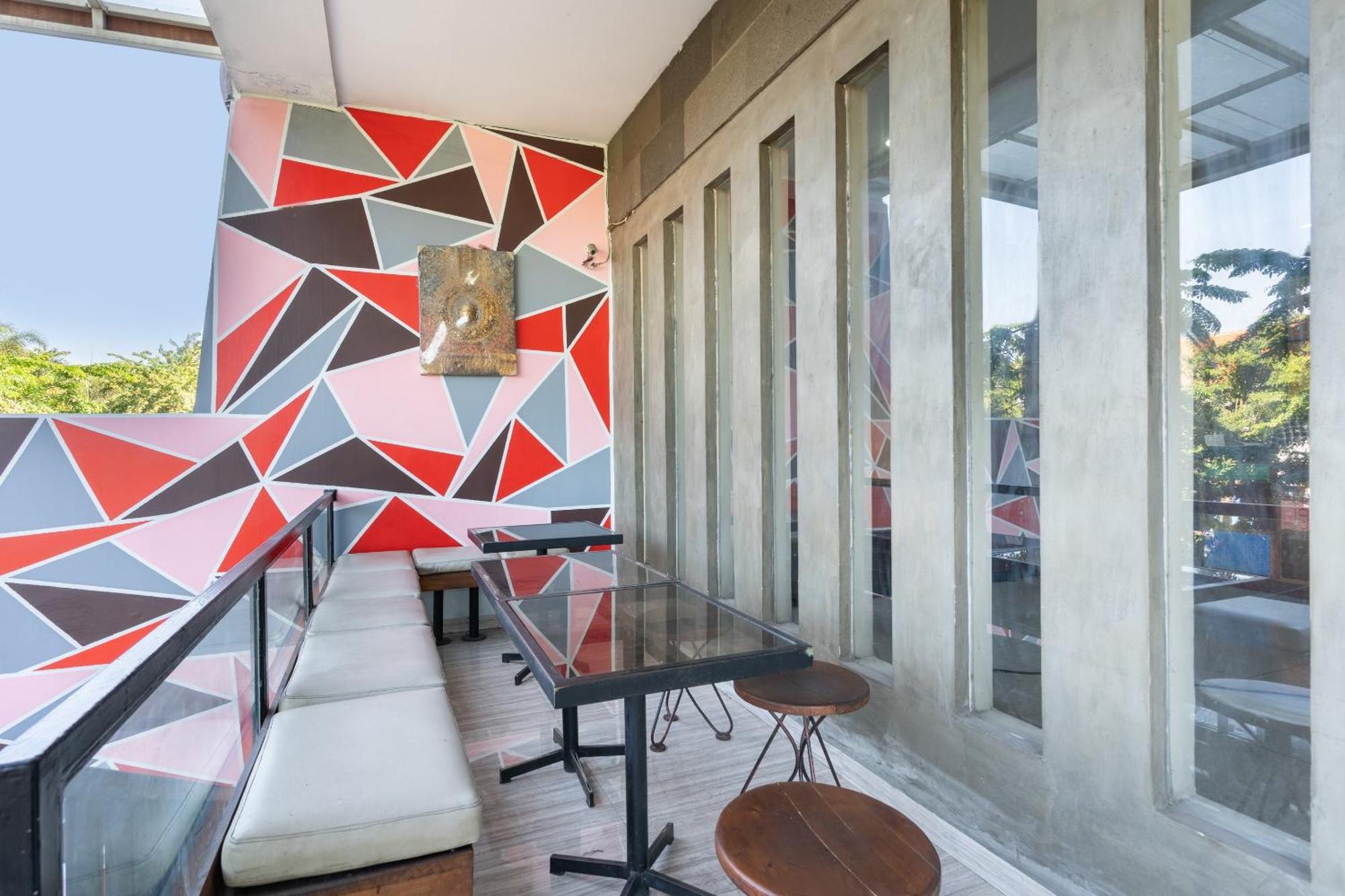 Super Oyo Flagship 91863 Metro House Hotell Surabaya Eksteriør bilde