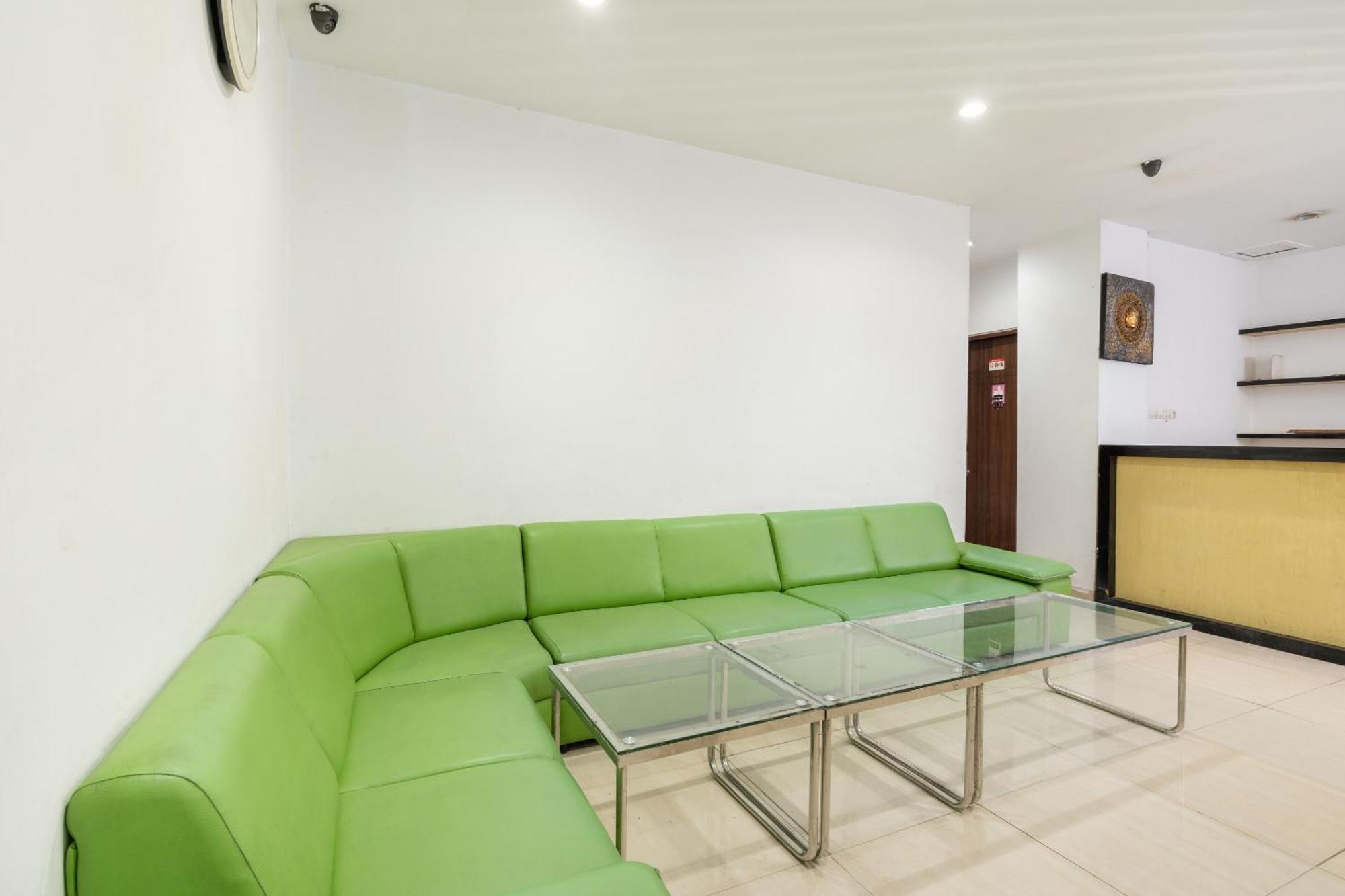 Super Oyo Flagship 91863 Metro House Hotell Surabaya Eksteriør bilde
