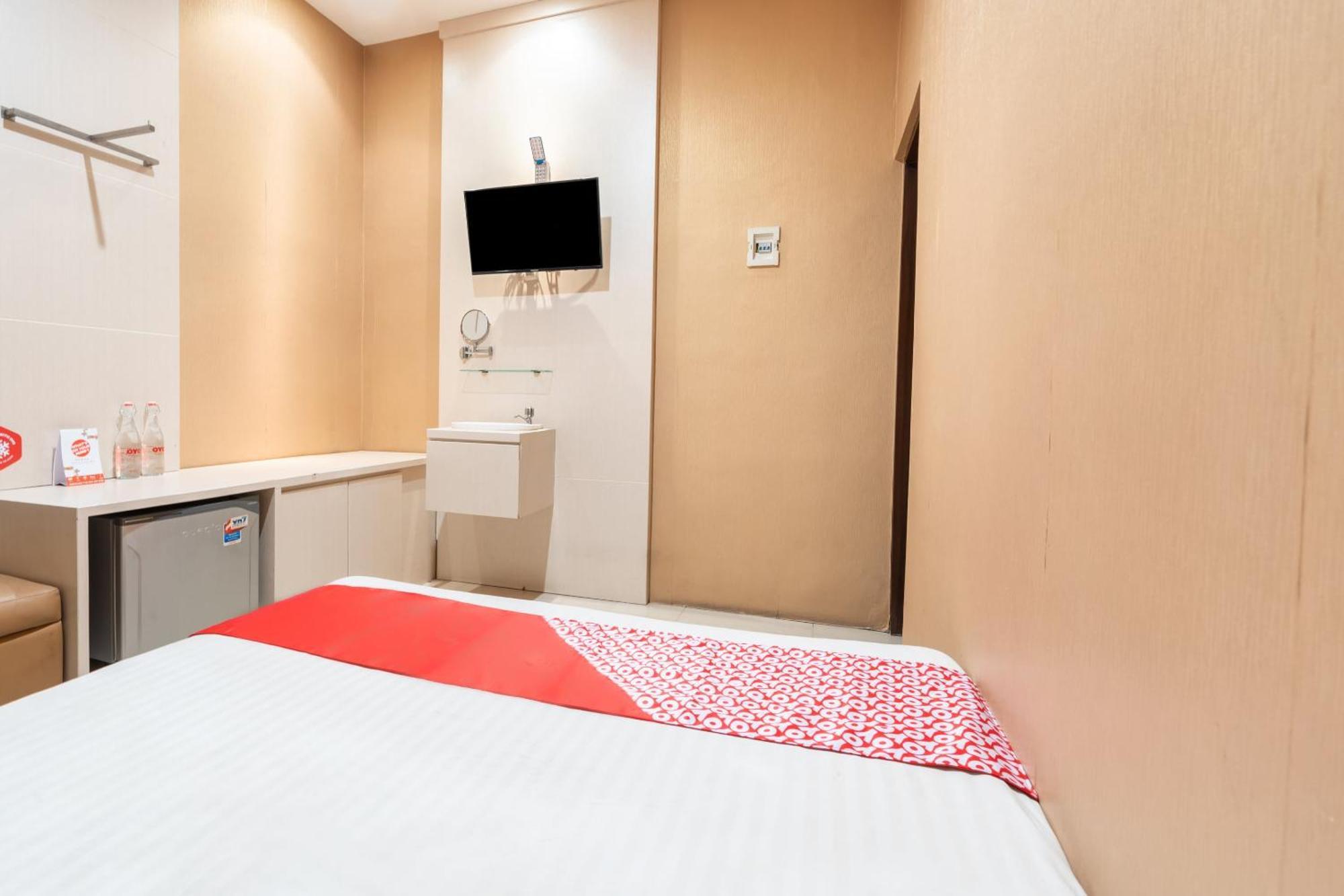 Super Oyo Flagship 91863 Metro House Hotell Surabaya Eksteriør bilde