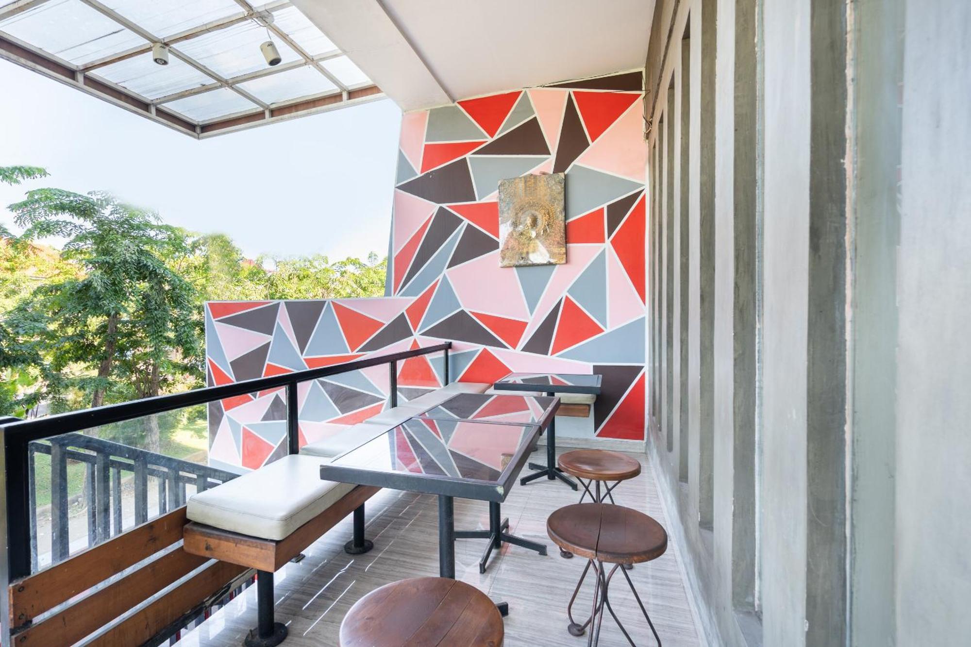 Super Oyo Flagship 91863 Metro House Hotell Surabaya Eksteriør bilde
