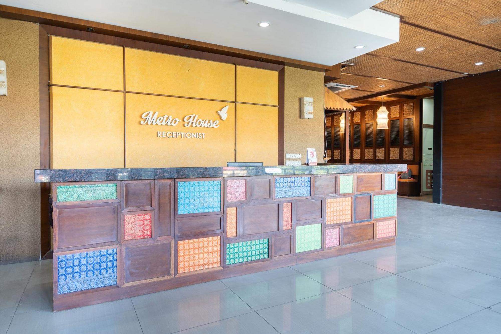 Super Oyo Flagship 91863 Metro House Hotell Surabaya Eksteriør bilde