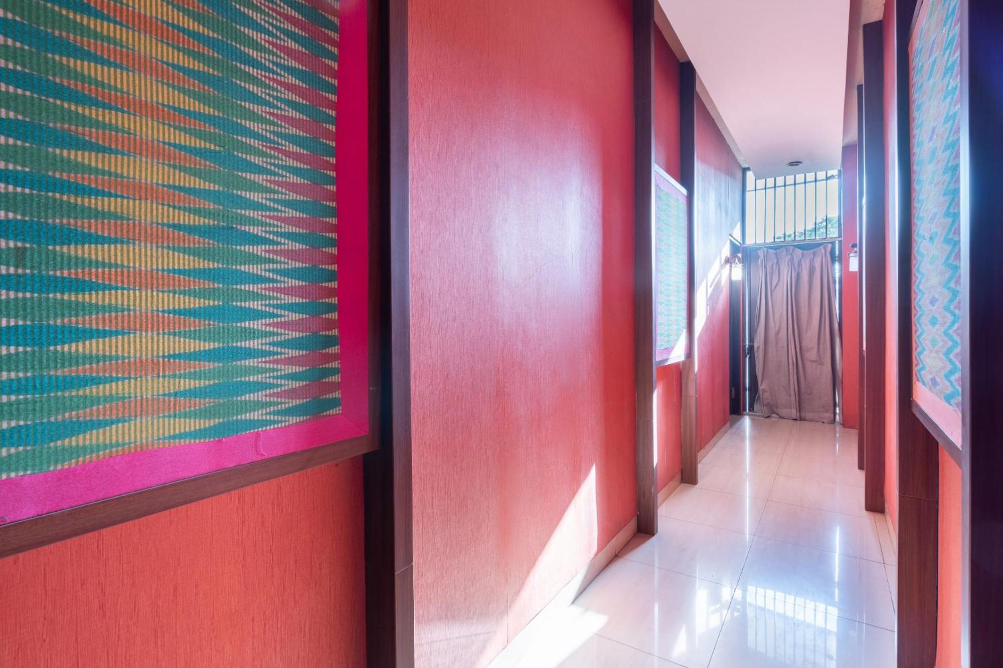 Super Oyo Flagship 91863 Metro House Hotell Surabaya Eksteriør bilde